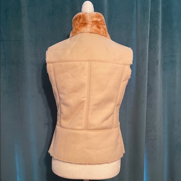 Romeo + Juliet Faux Fur Vest NWT - Picture 2 of 6